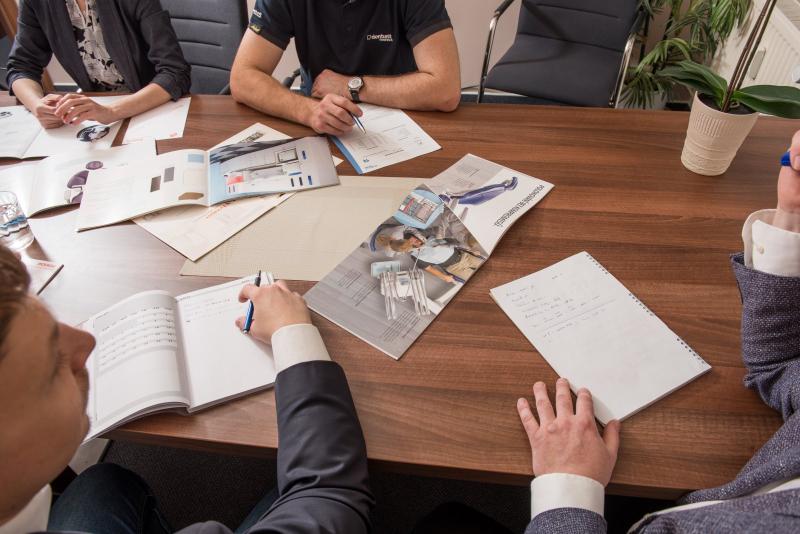 Hi Tech Dent Tým ilustrační foto