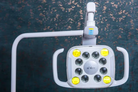 Dentální osvětlení A-dec