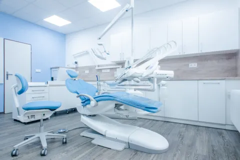Rekonstrukce dentální ordinace, Jílkova, Brno - Hi Tech Dent - souprava