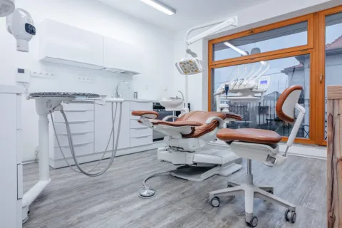 Stomatologická souprava A-dec, ordinace Uherské Hradiště, HiTech Dent