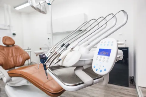 Technika stomatologických ordinací, A-dec, Uherské Hradiště - Hi Tech Dent