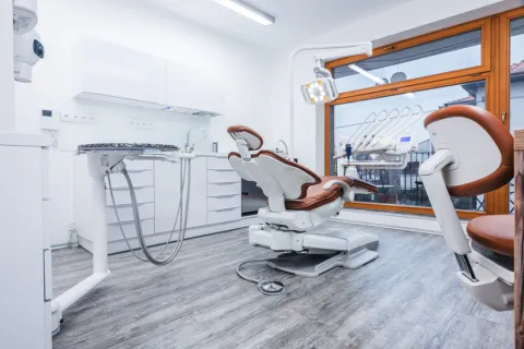 Vybavení stomatologických ordinací, Uherské Hradiště - Hi Tech
