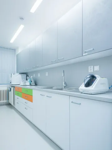 Ordinace na klíč, Kukudent, Brno - Hi Tech Dent - nábytek